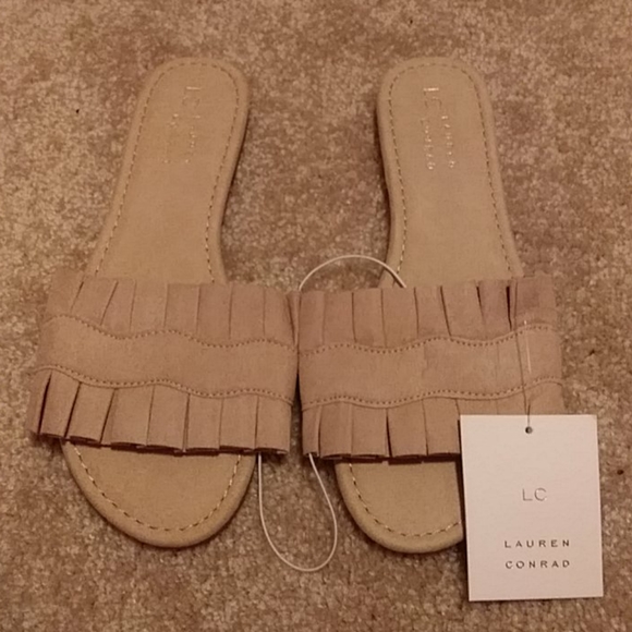 Shoe - Picture 3 of 8